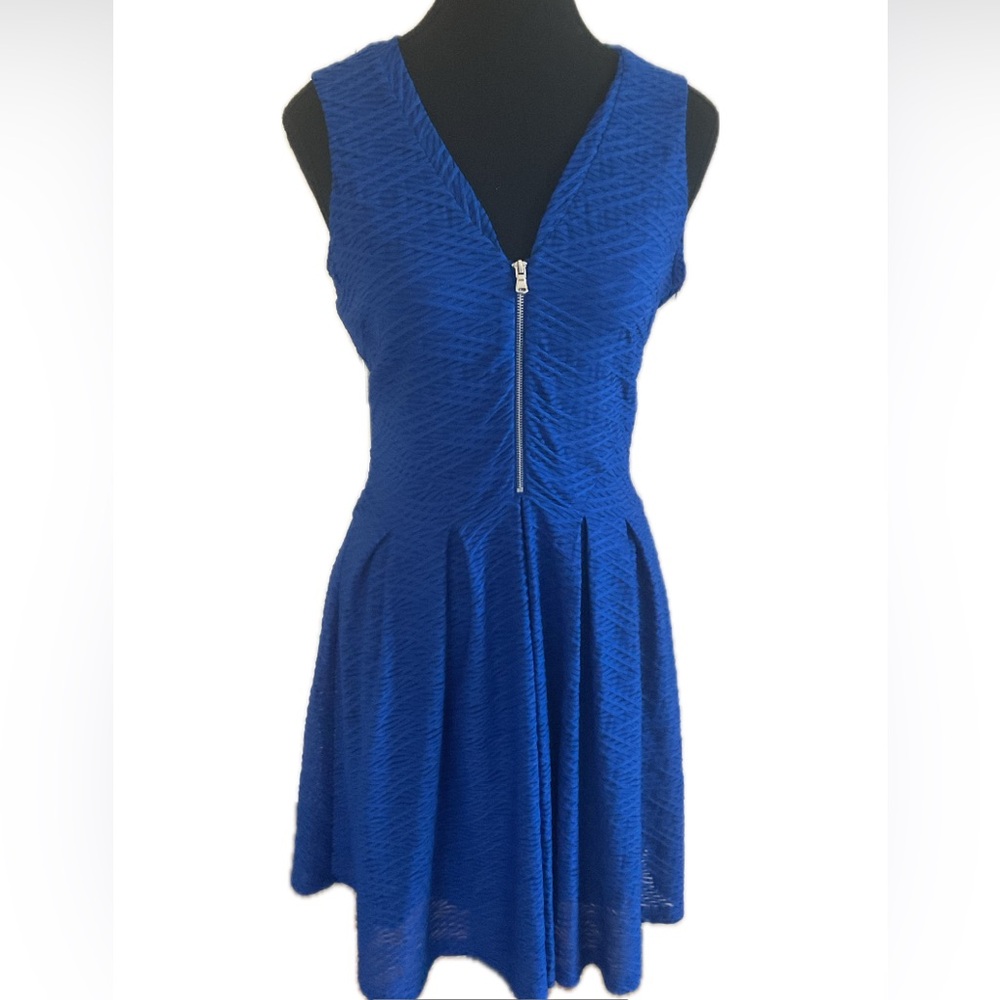 Guess Blue Sleeveless Zippered V Neck textured Party Dress